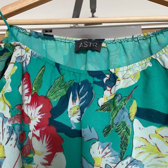 ASTR off the shoulder shirt - Picture 2 of 2